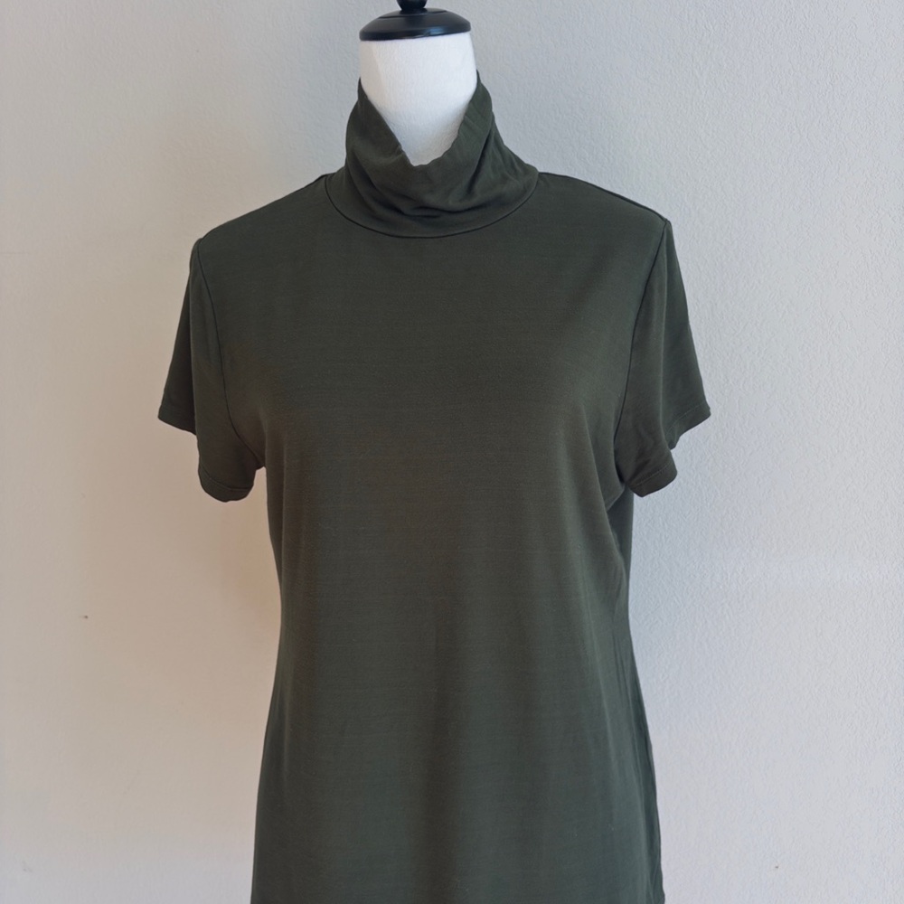 Tahari Dark Green Short Sleeve Turtleneck Top